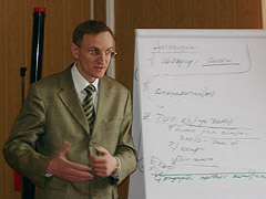 Ведущий семинара Договорная работа фирмы - Владимир Ардашев